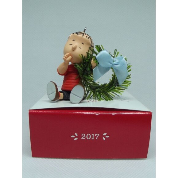 Hallmark Ornament 2017 Keepsake A Comfy Christmas for Linus Peanuts gang wreath - Picture 8 of 12